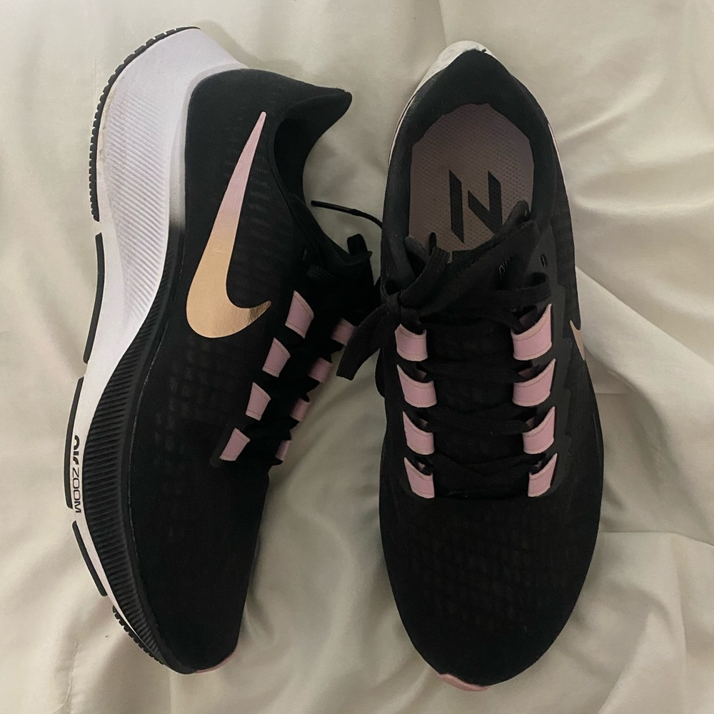 Pink and black Nike tennis shoes size 8.5